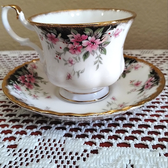 Royal Albert Balmoral Black, Pink Gold Royal Choice Series Tea Set - Picture 3 of 10